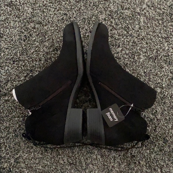 Black Heeled Ankle Booties with zipper - Picture 3 of 5